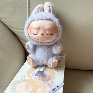 Like New Labubu Zizi